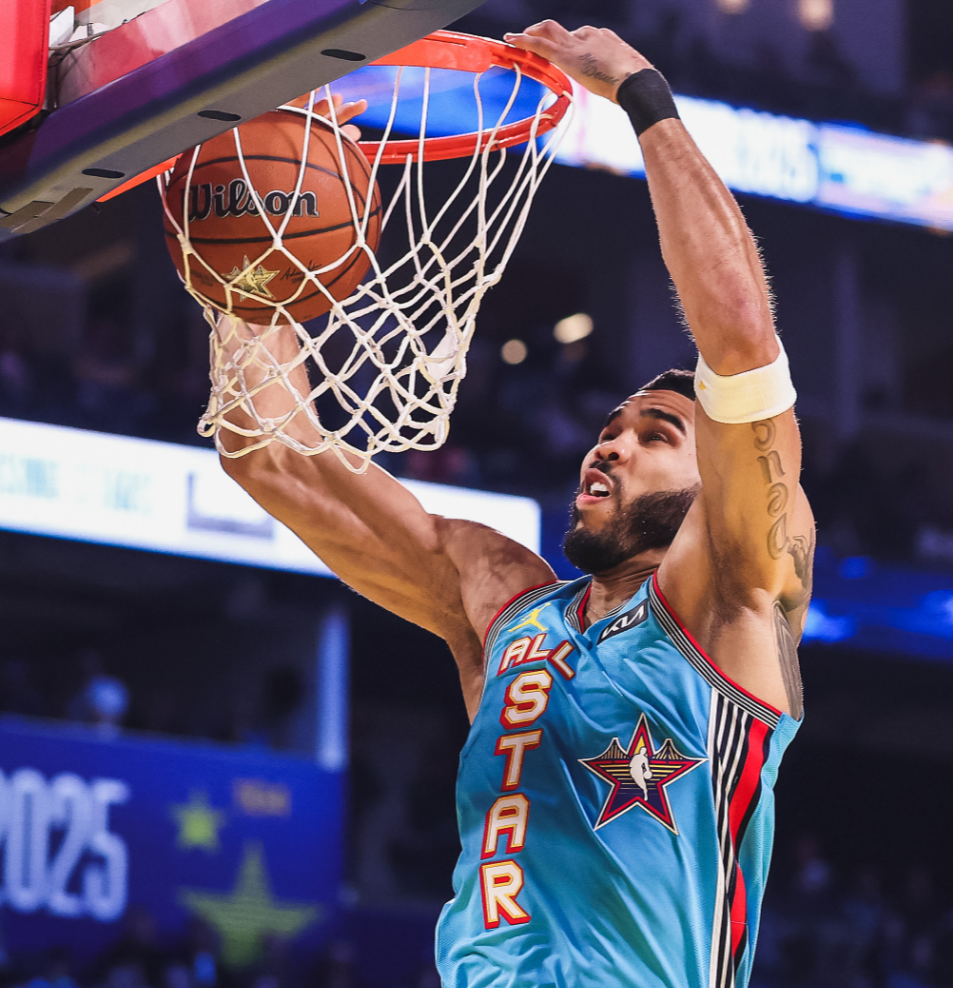 塔图姆重返赛场，夺冠首场状态出色，巴塞罗那观众沸腾！的简单介绍