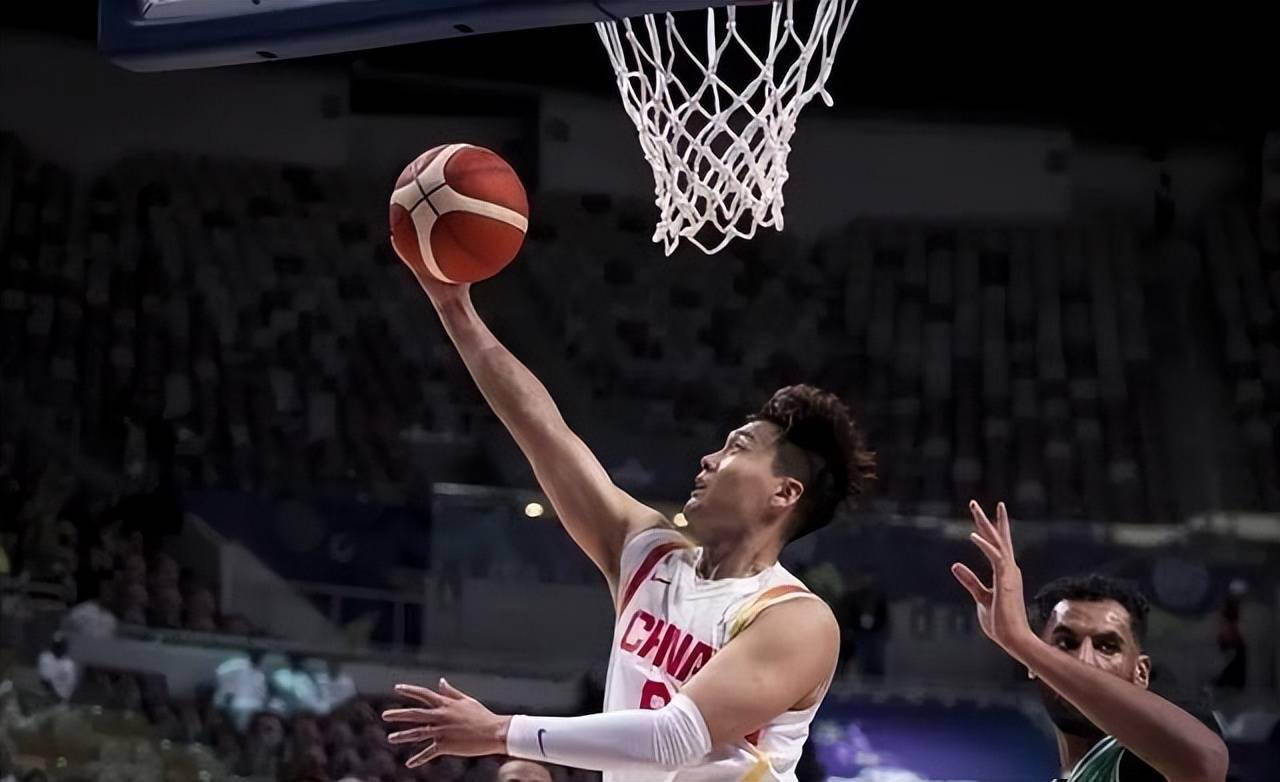 纳达尔在老鹰比赛中出色防守，险胜引发热议！